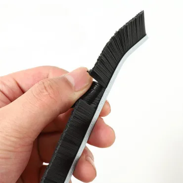 Четка за почистване на фуги и тесни пространства - CleanGapBrush