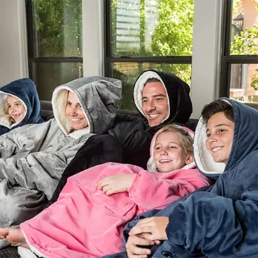Одеяло пуловер с качулка от мек плюш - HuggleHoodie