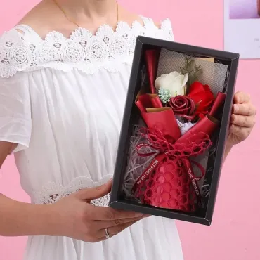 Кутия със сапунени рози за подарък - Love Box