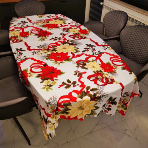 Коледна покривка с камбанки и свещи 150 х 220