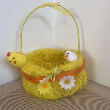 Жълта Великденска кошница сламена