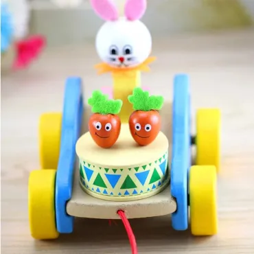 Дървена играчка с въже за дърпане