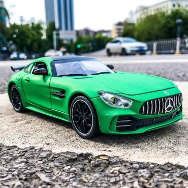 "Елегантна метална количка Mercedes GTR - Реализъм и стил в прекрасен мащаб 1:24