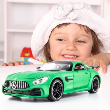 "Елегантна метална количка Mercedes GTR - Реализъм и стил в прекрасен мащаб 1:24