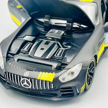 "Елегантна метална количка Mercedes GTR - Реализъм и стил в прекрасен мащаб 1:24