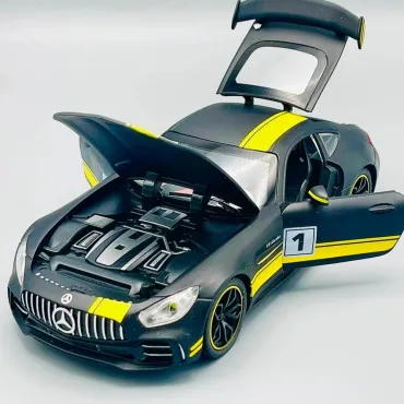 "Елегантна метална количка Mercedes GTR - Реализъм и стил в прекрасен мащаб 1:24