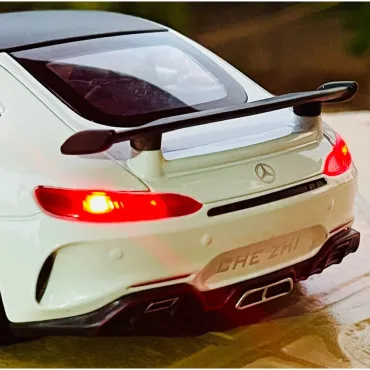 "Елегантна метална количка Mercedes GTR - Реализъм и стил в прекрасен мащаб 1:24