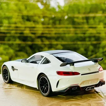 "Елегантна метална количка Mercedes GTR - Реализъм и стил в прекрасен мащаб 1:24