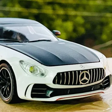 "Елегантна метална количка Mercedes GTR - Реализъм и стил в прекрасен мащаб 1:24
