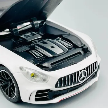 "Елегантна метална количка Mercedes GTR - Реализъм и стил в прекрасен мащаб 1:24