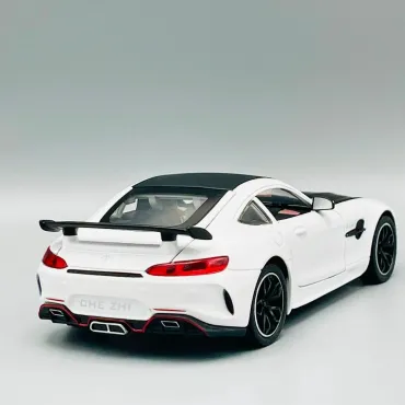 "Елегантна метална количка Mercedes GTR - Реализъм и стил в прекрасен мащаб 1:24