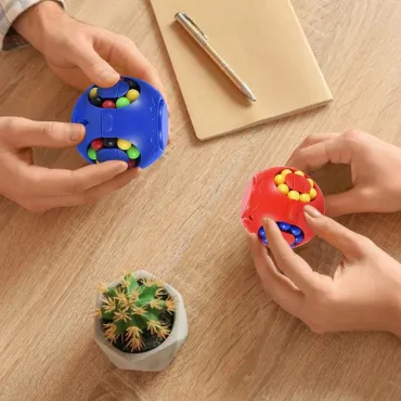 Въртящо кубче с топчета , Антистрес, фиджет,Magic bean cube