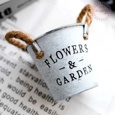 Винтидж кашпа за цветя - Flowers and Garden