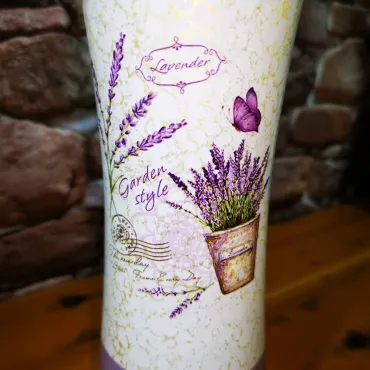 Керамична ваза с лавандула