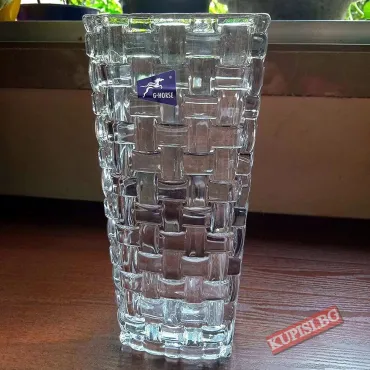 Декоративна стъклена ваза с квадратна форма – jumbo-catalog.bg