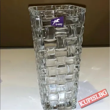 Декоративна стъклена ваза с квадратна форма – jumbo-catalog.bg