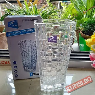 Декоративна стъклена ваза с квадратна форма – jumbo-catalog.bg