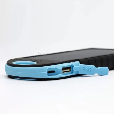 Соларна влаго-удароустойчива мобилна батерия 5000 mAh.