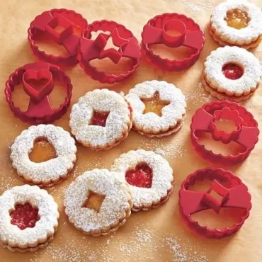 Оригинални слепени сладки с Linzer cookie cutters