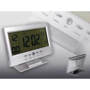 LCD часовник със звуково активиране светлината на дисплея.