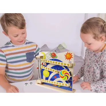 Образователна дървена игра с топчета