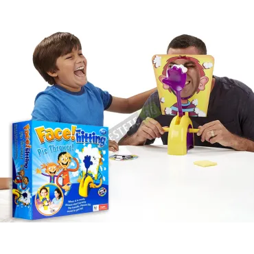 Игра пай в лицето