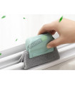 Четка за почистване на дограма