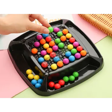 Детска игра с топчета